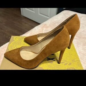 Size 6 hazelnut suede pumps .never got to wear so cute!